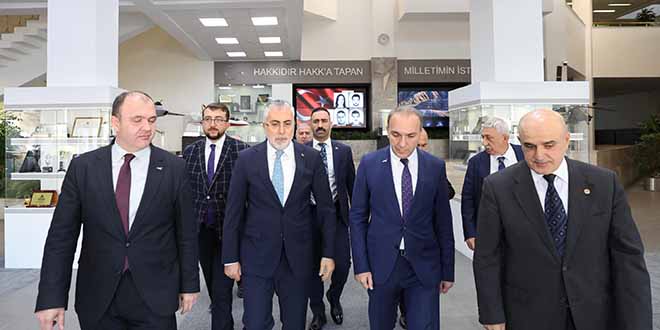 Bakan Işıkhan'dan TUSAŞ çalışanlarına başsağlığı ziyareti