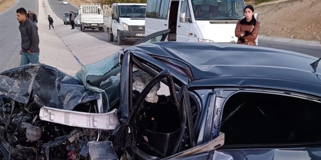 Malatya'da iki otomobil çarpıştı: 3 ölü, 4 yaralı