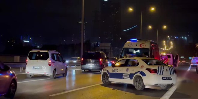 Kağıthane'de motosikletin devrilmesi sonucu 2 kişi öldü