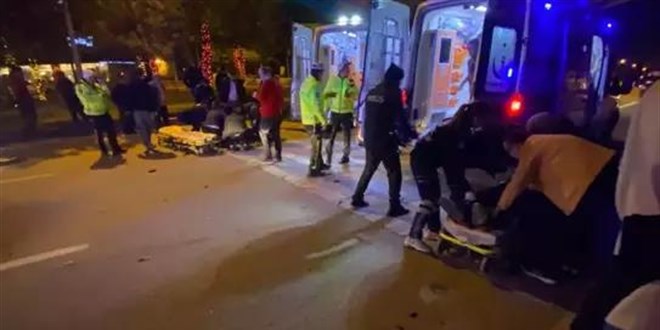 Motosiklet, yaya geçidinde elektrikli bisiklete çarptı: 1 ölü, 2 yaralı