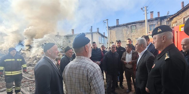 Konya'da yangın: 3 ev tamamen yandı, 4 evde hasar oluştu
