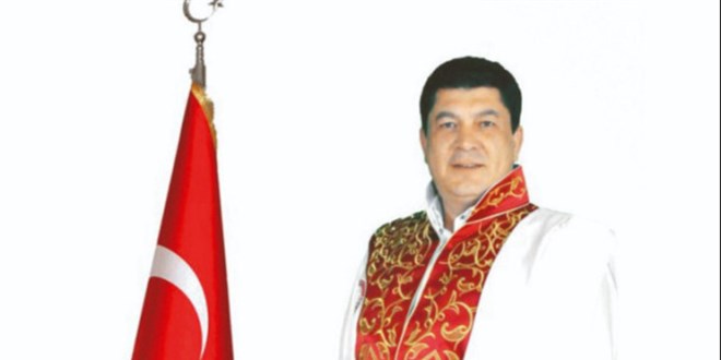 Sahte profesöre yakalama kararı