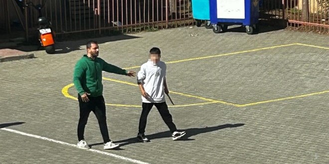 Okulda deh�et sa�an ��renci g�zlem alt�na al�nd�!