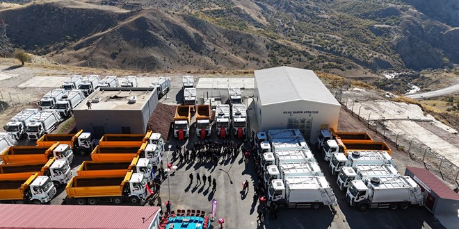 Hakkari'de temizlik i�lerinde kullan�lacak 37 ara� hizmete al�nd�