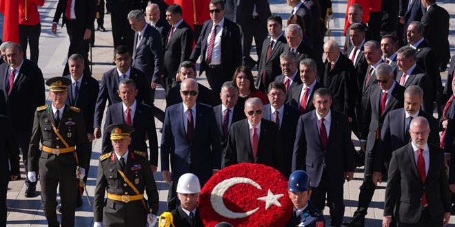 Erdoğan başkanlığındaki devlet erkanı Anıtkabir'i ziyaret etti