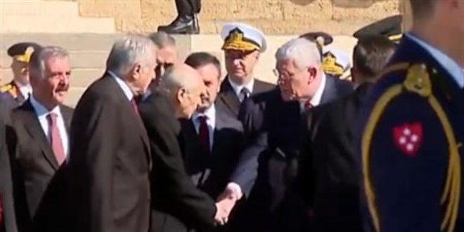 Sürpriz tokalaşma: İYİ Parti ve MHP gerginliğine Cumhuriyet molası