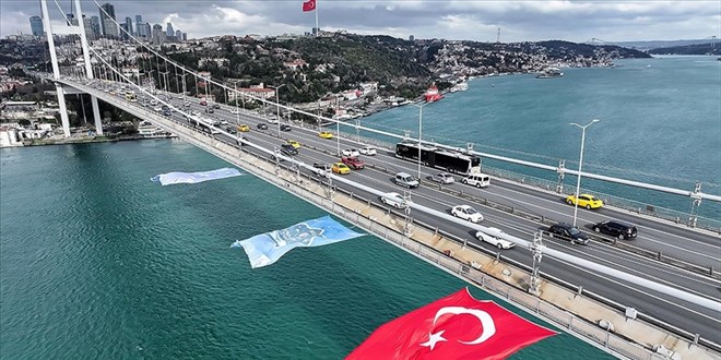 Boğaz'ın ilk gerdanlığı 51 yıldır kıtaları birbirine bağlıyor