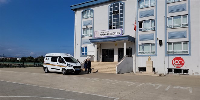 Okul bahçesindeki banka yorgun mermi isabet etti