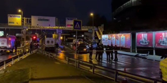 İETT otobüsü polis ekiplerinin arasına daldı, 1 polis şehit oldu