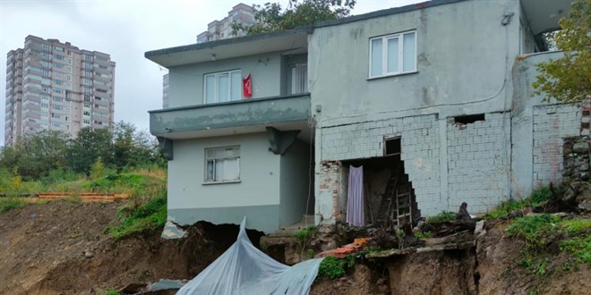 Samsun'da toprak kaymas: 2 katl bina hasar grd