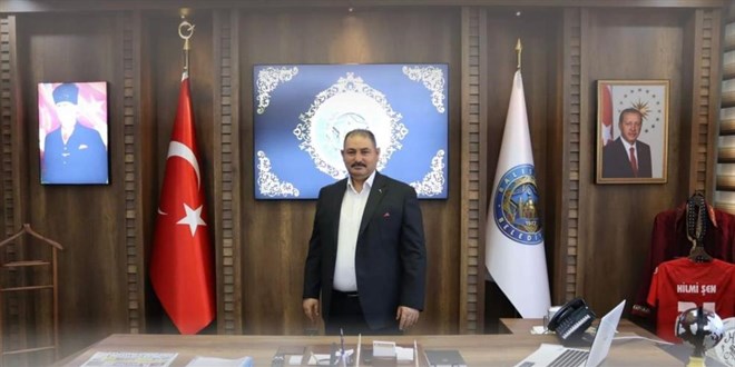 Belediye başkanı ile şoförü silahlı saldırıda hayatını kaybetti