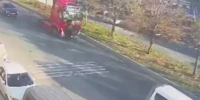 Pendik'te feci kaza: TIR'ın sürüklediği skuterli öldü