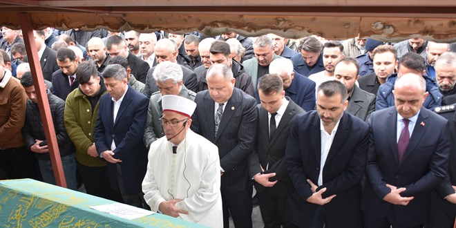 Kuzeninin öldürdüğü belediye başkanının cenazesi defnedildi