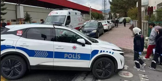 Ortaokulda öğrencilerin bıçaklı kavgası: 1 yaralı