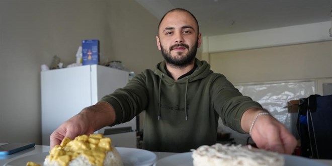 Pilav yaparak hem okuyor hem geçimini sağlıyor
