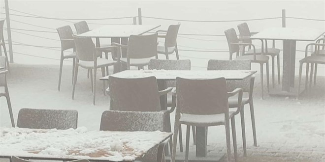 Antalya'ya kar yağdı