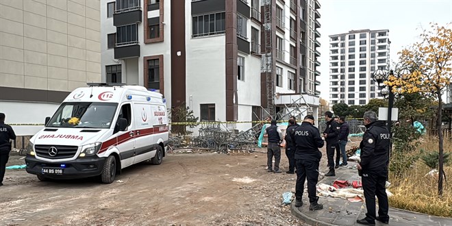 11 katlı binanın tadilatında iskele çöktü: 2 işçi öldü