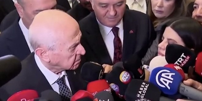 Bahçeli kendisine soru soran gazeteciyi böyle azarladı: 'Mesleği bırak'