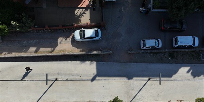 152 yıllık demir yolu, beton dökülerek kapatıldı