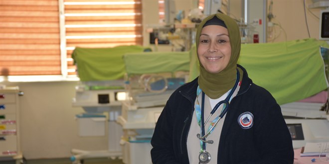 Doktor Gülsün, kendisi gibi prematüre doğan bebeklerin hayatına dokunuyor