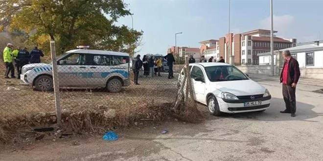 Otomobil, okuldan kan rencilere arpt: 8 yaral