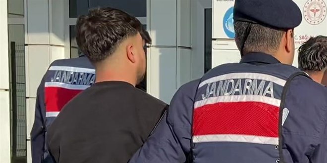 Jandarma 2 şahsı 1 kilo uyuşturucuyla yakaladı