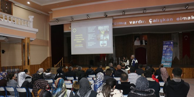 Kamu personeline 'NarkoHedef' eğitimi verildi