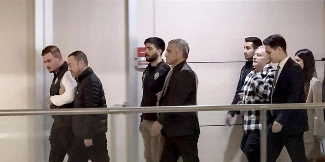 Serdar Ortaç ve Mehmet Ali Erbil'e yasa dışı bahisten hapis istemi