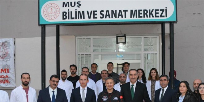 Türkiye'nin ilk astronotu Alper Gezeravcı Muş'ta öğrencilerle buluştu