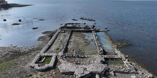 İznik Gölü kan kaybediyor: İskele karada kaldı