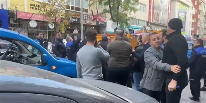 Zabıta ile esnaf arasında sandalye kavgası