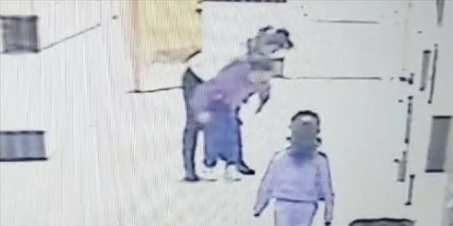 Boğazına şeker kaçan öğrencinin imdadına öğretmeni yetişti