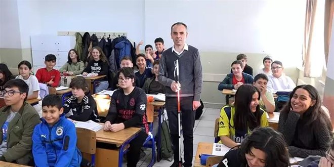 Engelleri bir bir aşıp, öğretmen oldu