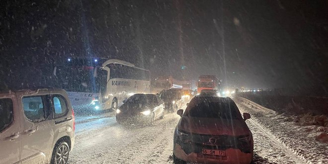 Anadolu Otoyolu'nun Bolu kesimi ulaşıma kapandı