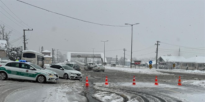 D-100 kara yolunun Bolu Dağı kesimi ulaşıma kapatıldı