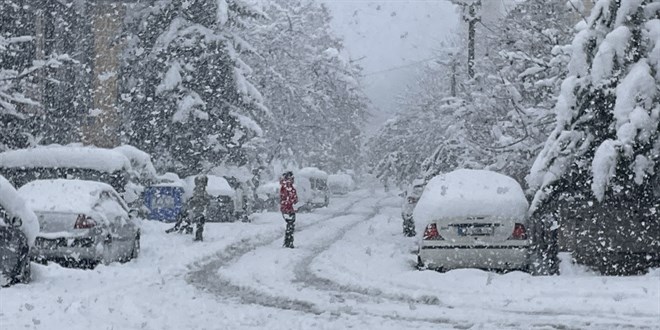 Bolu'da kar nedeniyle 60 köy yolu ulaşıma kapandı