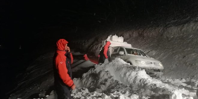 Bolu 'da mahsur kalan 12 kişi kurtarıldı