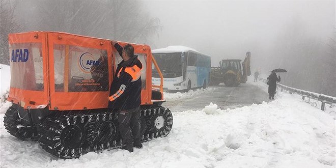 Karda mahsur kalan 21 kişiyi, AFAD kurtardı
