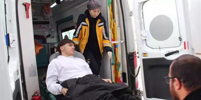 Lise öğrencisi sınıfta bıçaklandı