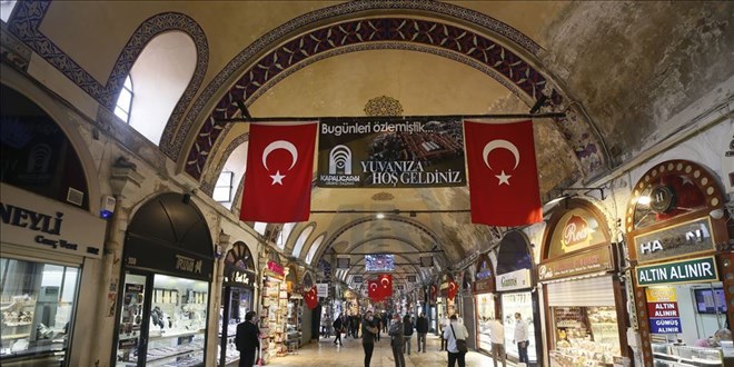 Kapalıçarşı'da bazı döviz büroları dolar alımını durdurdu