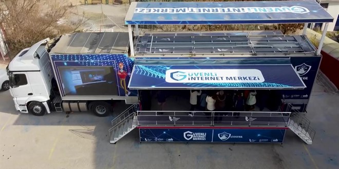 Güvenli İnternet Tırı ile yaklaşık 81 bin öğrenciye ulaşıldı