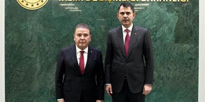 Bakan Kurum, Antalya Büyükşehir Belediye Başkanı Böcek'i kabul etti