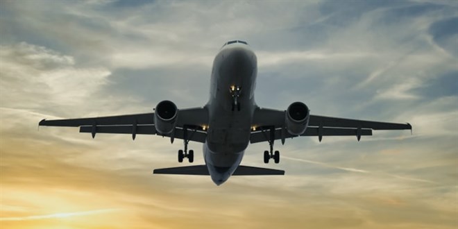 İstanbul uçağı karıştı: Tekbir getirdi acil çıkış kapısını tekmeledi