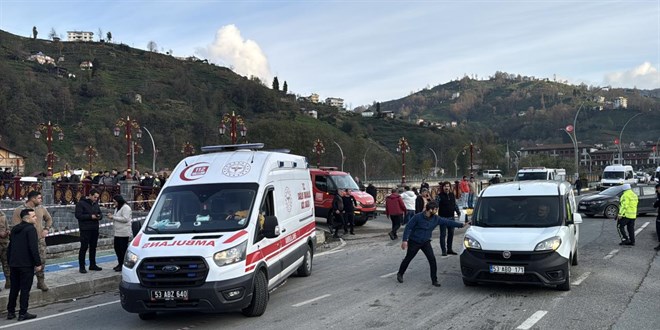 Rize'de öğrenci servisi kaza yaptı: 10 yaralı