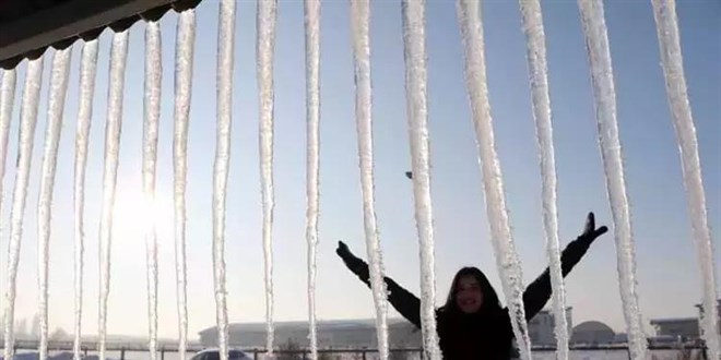 Trkiye'nin en souk kenti: Havaya atlan scak su, buz oldu