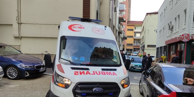 Tartıştığı erkek arkadaşını bıçakla yaraladı