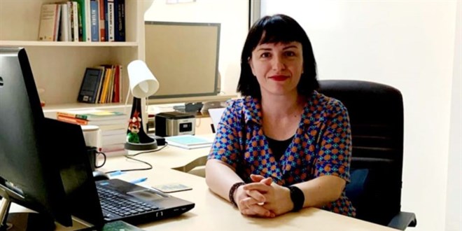 Öğretim üyesi, anne ve babası uyurken dördüncü kattan düşüp öldü