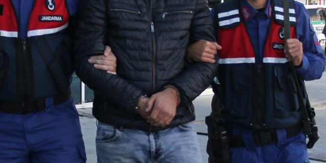 El ve ayaklarını bağladıkları kadının altınlarını gasbeden 4 şüpheli yakalandı