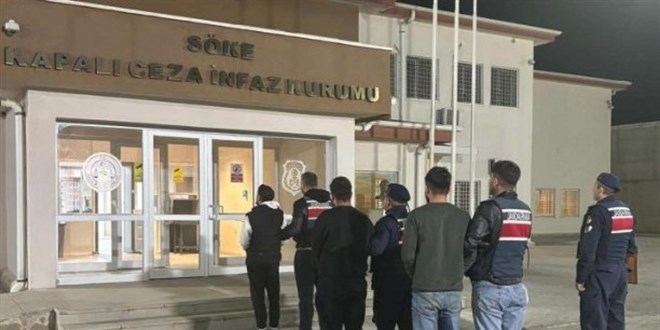 Kuşadası'nda 23 düzensiz göçmen ve 3 organizatör yakalandı