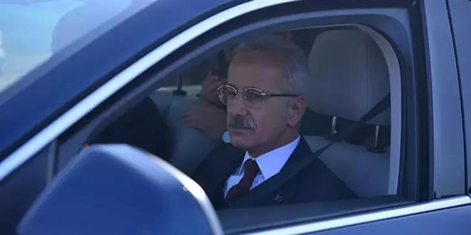 Bakan Uraloğlu, açılışını gerçekleştirdiği kavşaktan Togg ile ilk geçişi yaptı